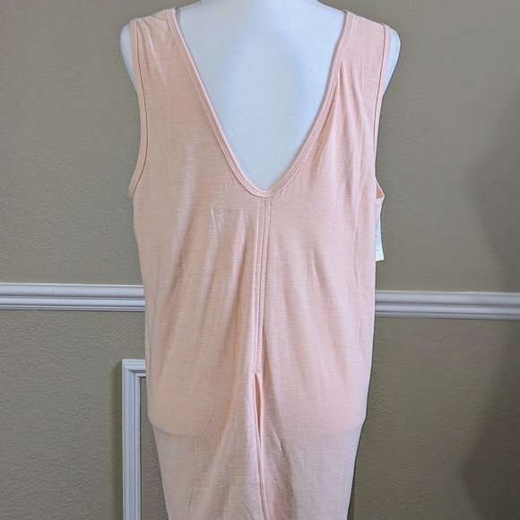 Peach Sleeveless Workout Top with Split Back NWT - Picture 2 of 3